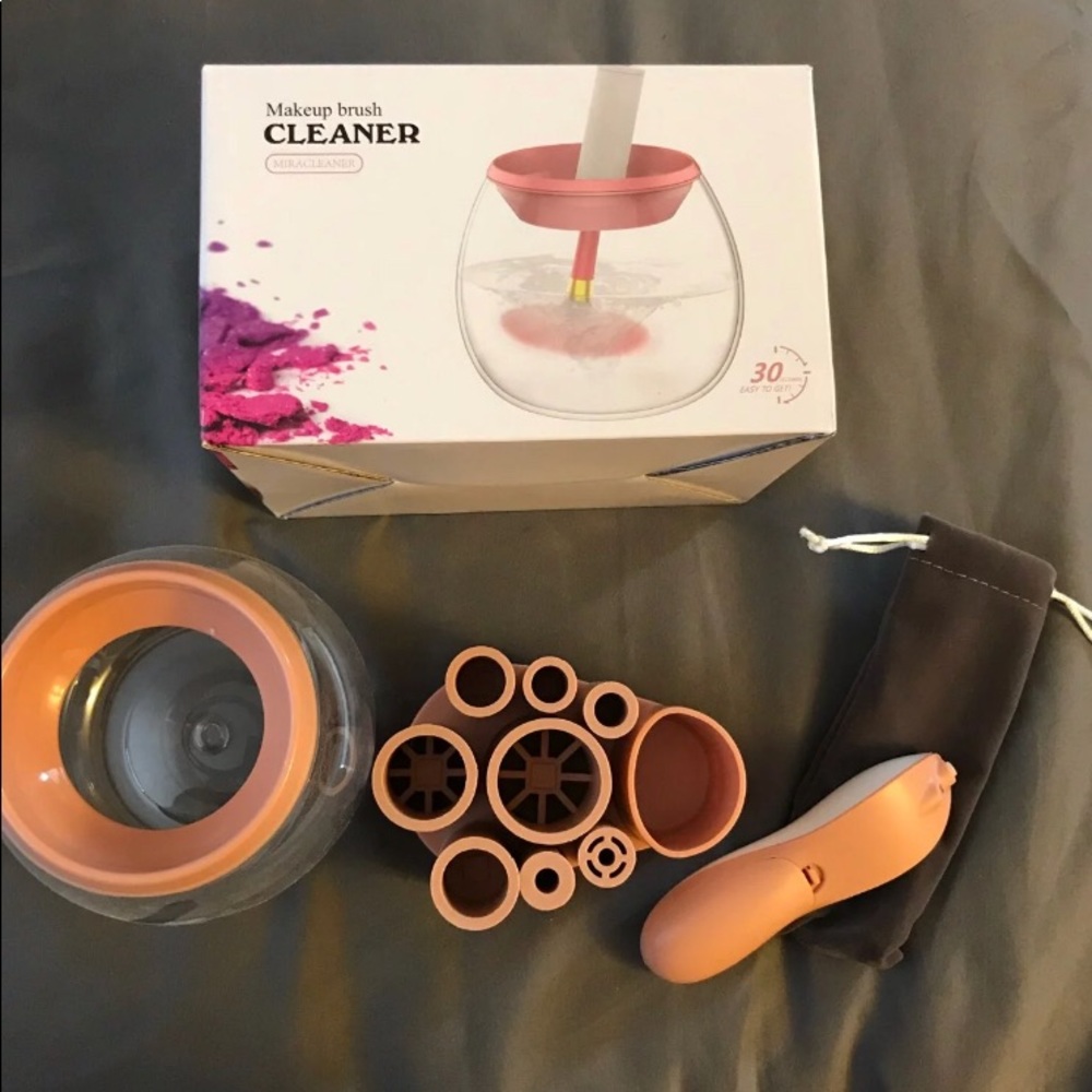 Makeup brush cleaner